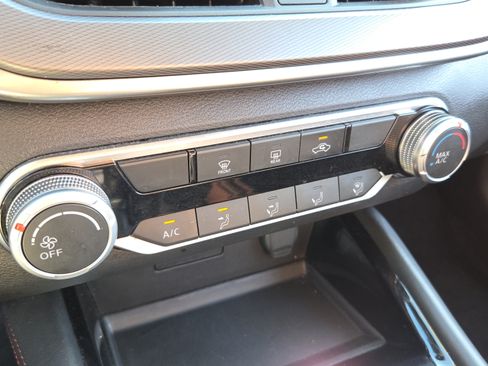 Used 2024 Nissan Altima 2.5 SR FWD image 19