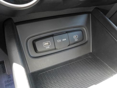 Used 2025 Hyundai Venue SE FWD image 26