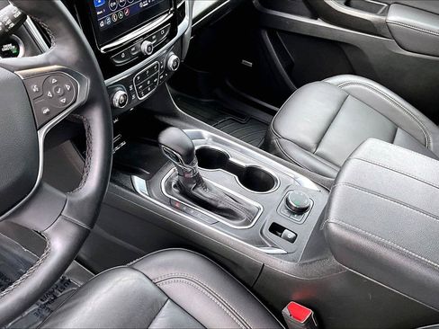 Used 2023 Chevrolet Traverse LT w/ LT Premium Package AWD/4WD image 16