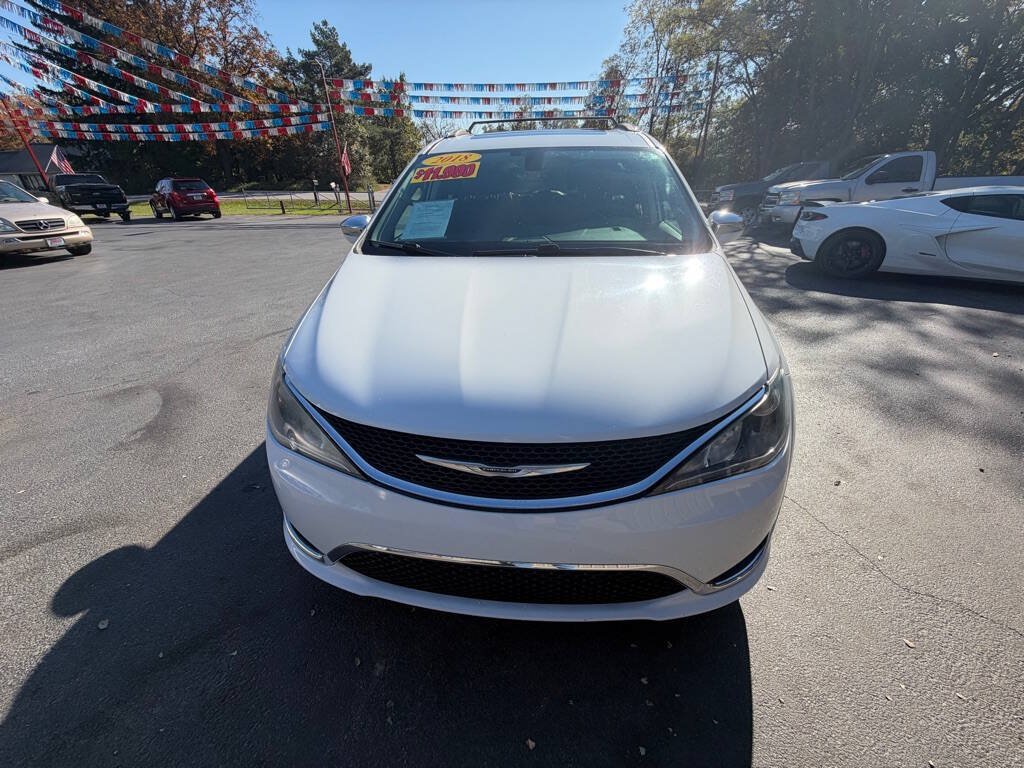 Used 2018 Chrysler Pacifica Limited FWD image 4