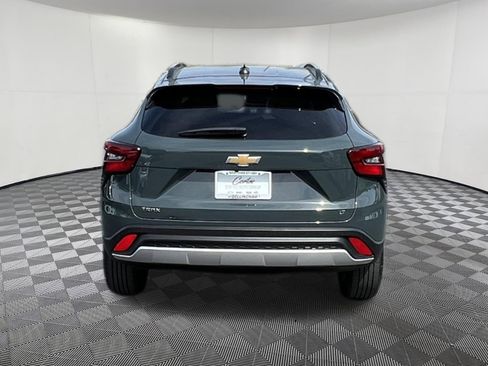 Used 2025 Chevrolet Trax LT FWD image 5
