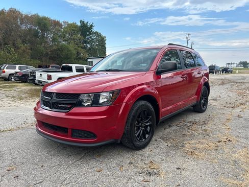 Used 2020 Dodge Journey SE w/ SE Popular Equipment Group FWD image 3