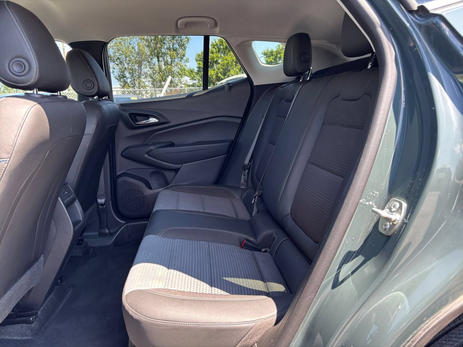 Used 2025 Chevrolet Trax LT FWD image 24