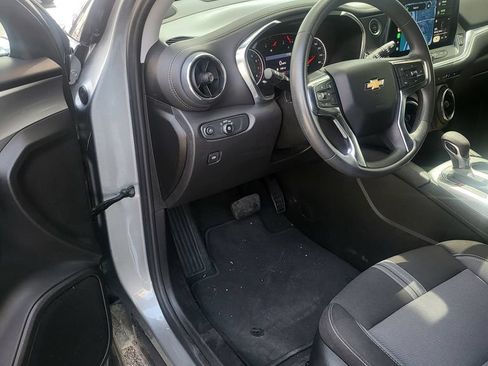 Used 2025 Chevrolet Blazer LT FWD image 3