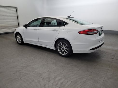 Used 2017 Ford Fusion SE w/ Fusion SE Technology Package FWD image 3