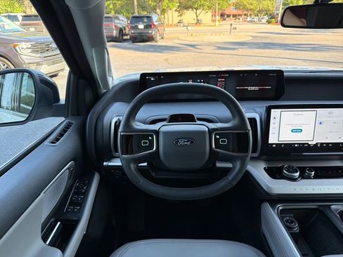 Certified 2025 Ford Expedition Active AWD/4WD image 15