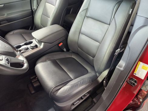 Used 2015 Ford Explorer XLT w/ Equipment Group 202A image 12