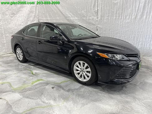 Used 2020 Toyota Camry LE image 2