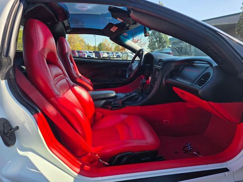 Used 2004 Chevrolet Corvette Coupe w/ Preferred Equipment Group image 36