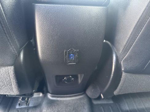 Used 2018 Toyota RAV4 Limited FWD image 28