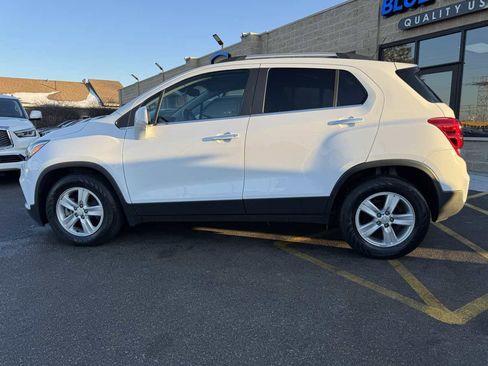 Used 2020 Chevrolet Trax LT w/ LT Convenience Package image 8