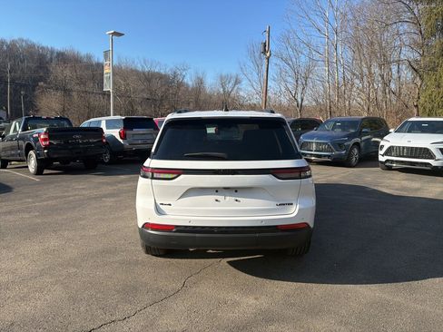 Used 2023 Jeep Grand Cherokee Limited w/ Black Appearance Package image 4