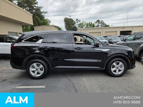 Used 2025 Kia Sorento LX FWD image 10