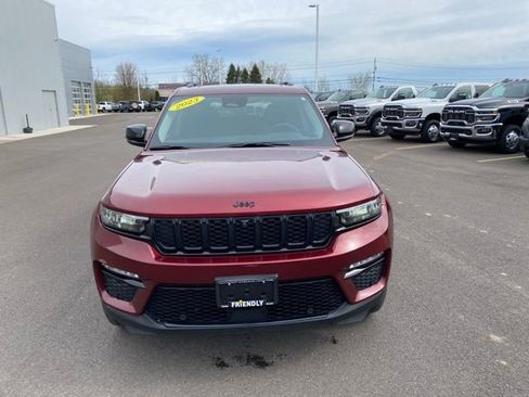 Used 2023 Jeep Grand Cherokee Limited w/ Luxury Tech Group II AWD/4WD image 2