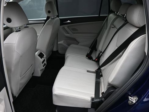 Used 2022 Volkswagen Tiguan SE image 12