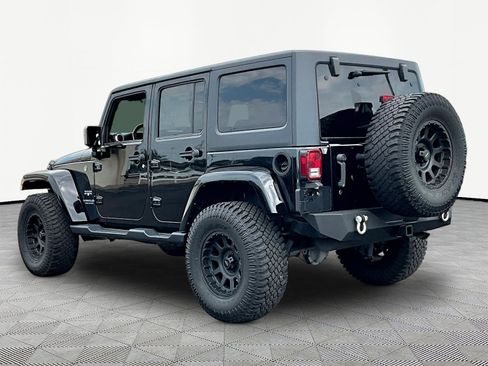 Used 2017 Jeep Wrangler Unlimited Sahara w/ Connectivity Group AWD/4WD image 4