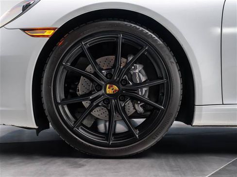 Used 2018 Porsche 911 Carrera RWD image 9
