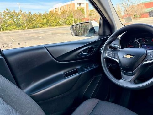 Used 2021 Chevrolet Equinox LT image 22