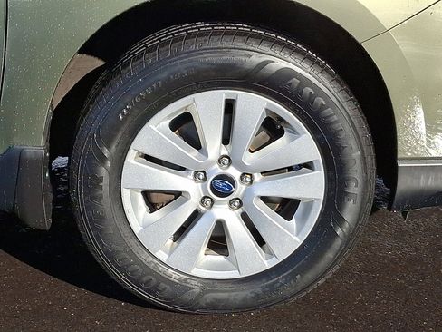 Used 2017 Subaru Outback 2.5i Premium image 8