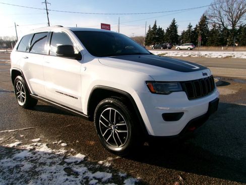 Used 2018 Jeep Grand Cherokee Trailhawk w/ Trailhawk Luxury Group image 2