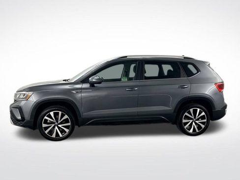 Used 2022 Volkswagen Taos SE FWD image 5