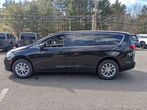 New 2026 Chrysler Pacifica Select image 9