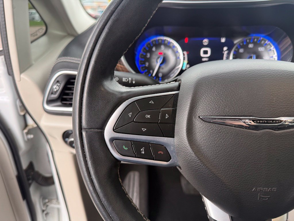 Used 2022 Chrysler Pacifica Limited FWD image 13