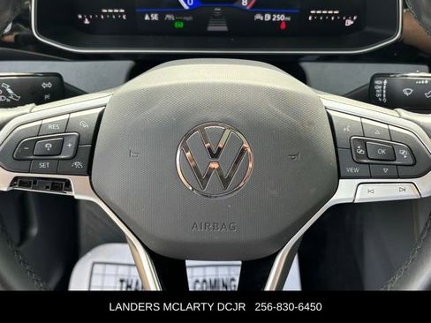 Used 2025 Volkswagen Jetta SE FWD image 24