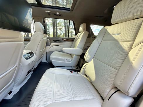 Used 2023 Cadillac Escalade Premium Luxury Platinum image 14