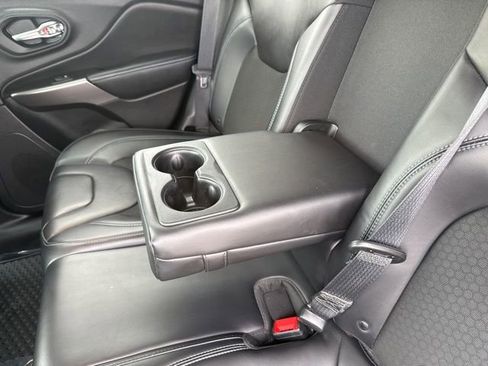 Used 2019 Jeep Cherokee Latitude Plus w/ Cold Weather Group image 40