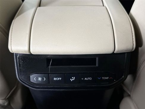 Used 2023 Toyota Highlander Limited image 34