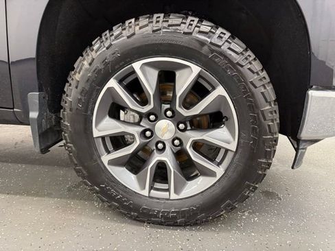 Used 2024 Chevrolet Silverado 1500 LT AWD/4WD image 22
