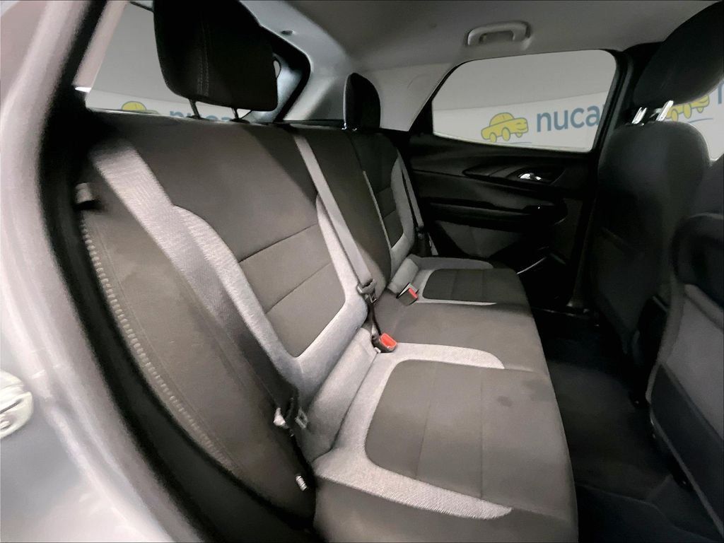Used 2025 Chevrolet TrailBlazer LT AWD/4WD image 16