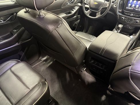 Used 2023 Chevrolet Traverse Premier image 39