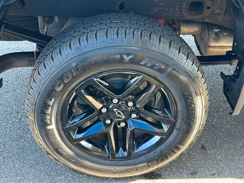Used 2022 Chevrolet Silverado 1500 Custom Trail Boss AWD/4WD image 11