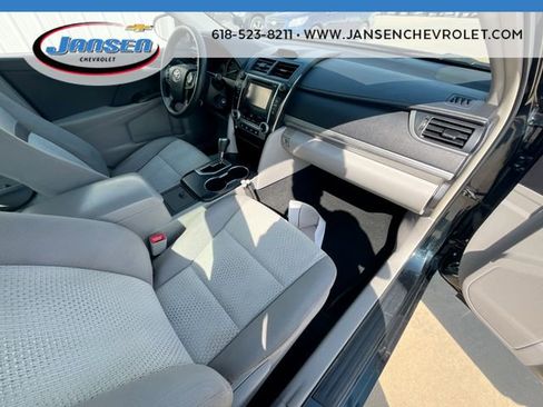 Used 2014 Toyota Camry LE image 29