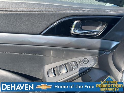 Used 2023 Nissan Maxima SL FWD image 24