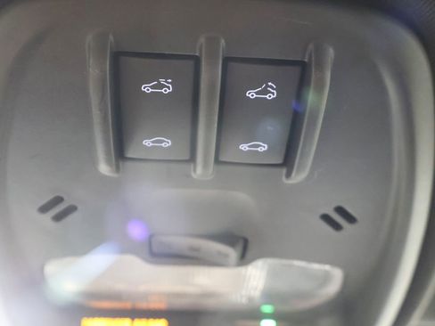 Used 2025 Chevrolet Trax RS w/ Sunroof Package FWD image 44