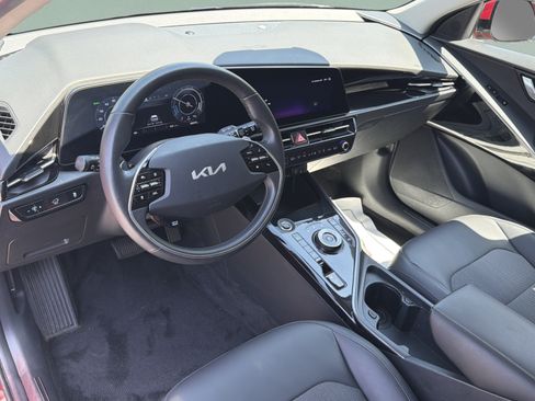 Certified 2024 Kia Niro Wind FWD image 9
