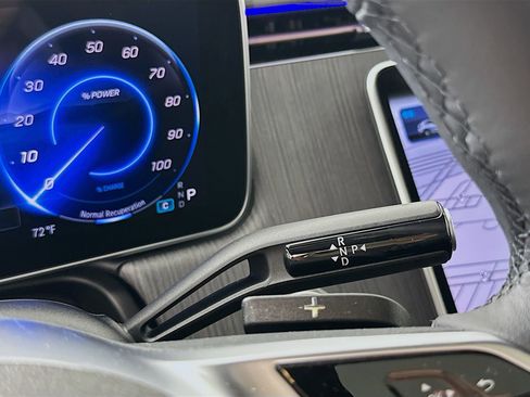 New 2026 Mercedes-Benz EQE 320 4MATIC SUV image 18