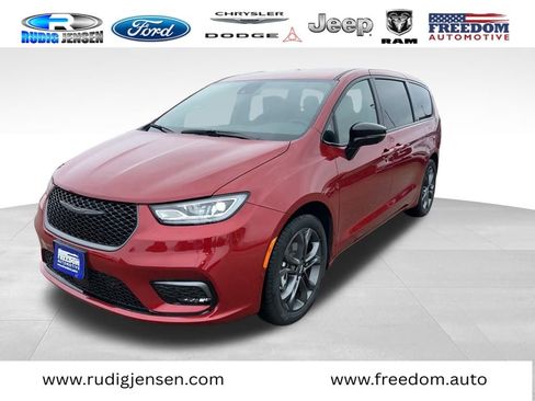 New 2026 Chrysler Pacifica Select image 1