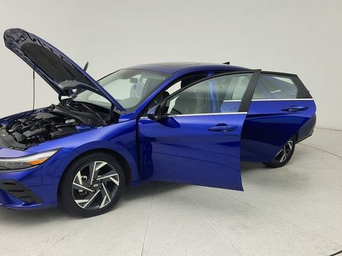 Used 2025 Hyundai Elantra SEL FWD image 10