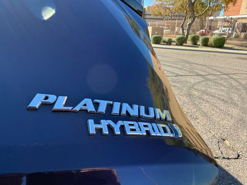 Used 2022 Toyota Sienna Platinum image 11