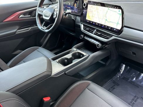 Used 2025 Chevrolet Equinox EV RS image 18