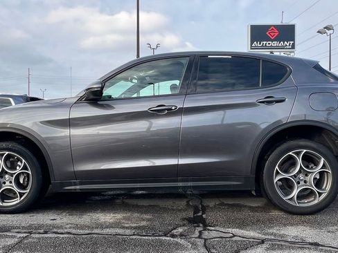 Used 2023 Alfa Romeo Stelvio Sprint image 3