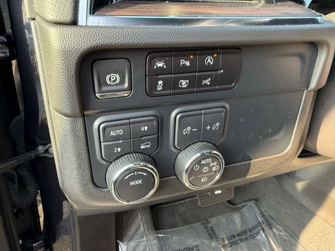 Used 2025 Chevrolet Tahoe Premier image 17