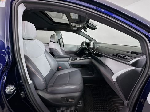 Used 2022 Toyota Sienna XSE image 30