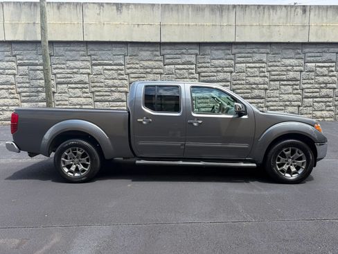 Used 2017 Nissan Frontier SL AWD/4WD image 6
