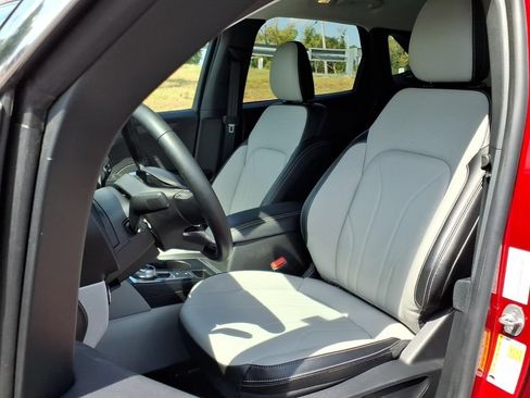 Used 2025 Ford Escape Platinum w/ Premium Technology Package AWD/4WD image 2