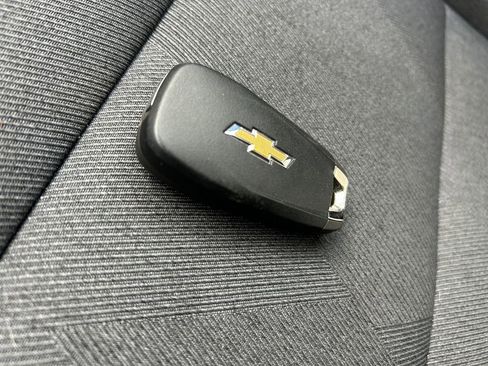 Used 2025 Chevrolet Trax LS w/ LS Convenience Package FWD image 34
